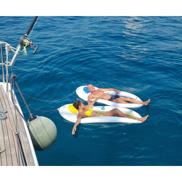 Amaca galleggiante gonfiabile con sacca...